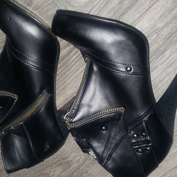 Ankle booties - Picture 2 of 4